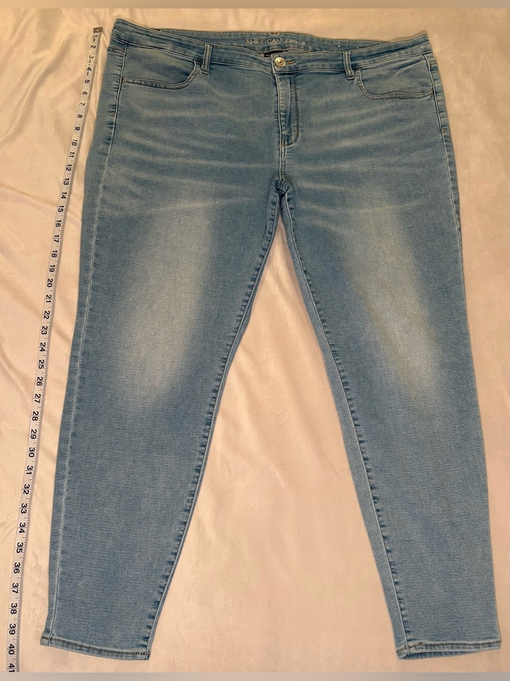 American Eagle Outfitters light wash Jegging jeans
